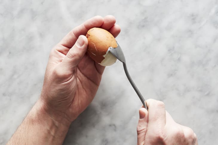 The Best Way to Peel Hard-Boiled Eggs: 5 Different Methods