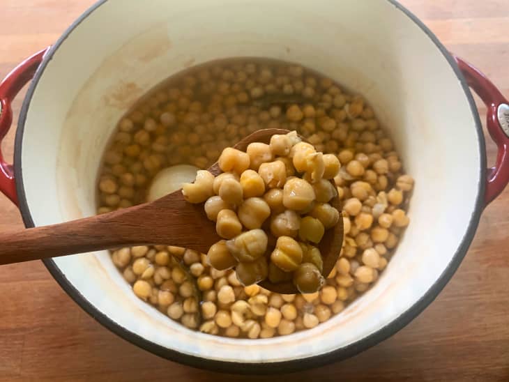 Quick soak chickpeas in pot.