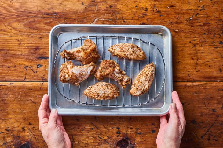 The Best Cooling Rack Will Reward You With Crispy Fried Chicken and Tender  Cakes