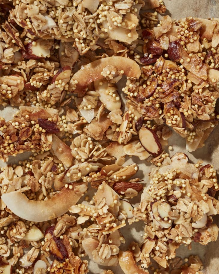 Clumpy granola made with very low temperature and no stirring method