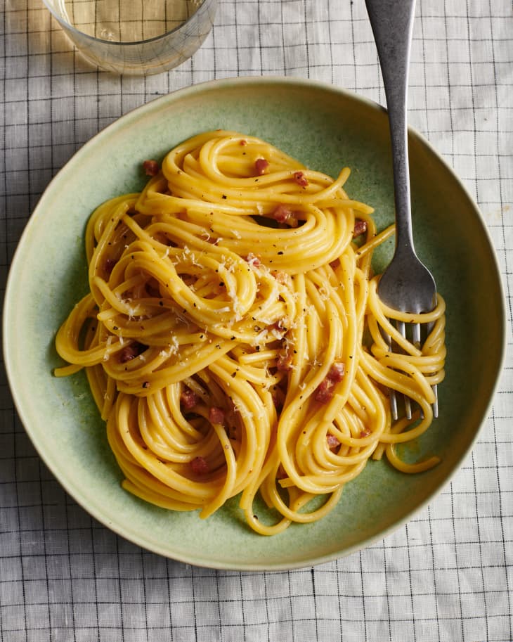 pasta carbonara in a bowl