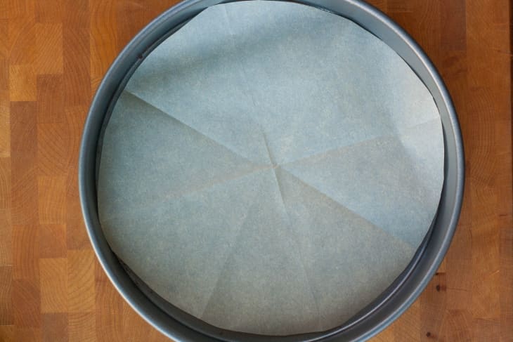 How To Line a Round Cake Pan with Parchment