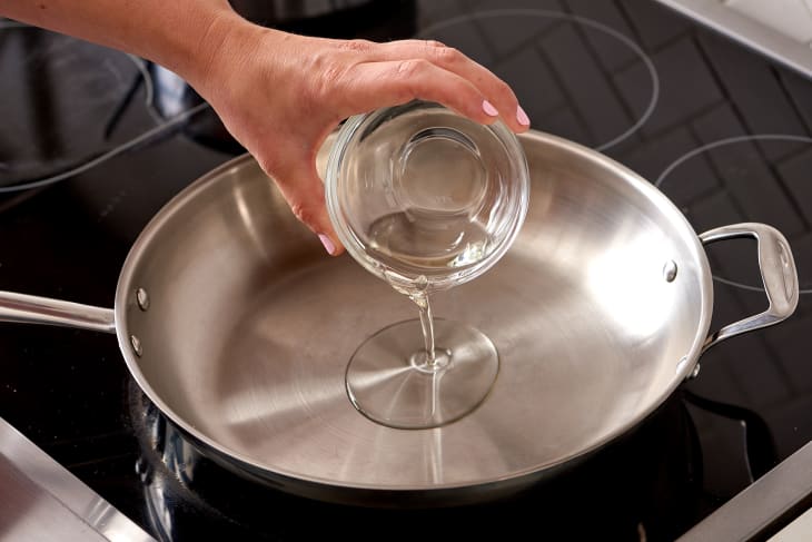 What is a Nonreactive Saucepan: Essential Cooking Guide