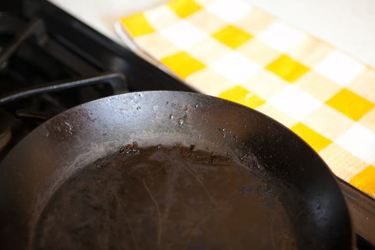 Are copper scours the same as steel wool? I tried following advice from  this sub using vinegar and a copper scour to remove rust from my pan, but  it still looks rusty?