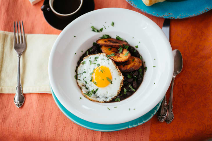 Black Beans and Plantains Breakfast Bowl