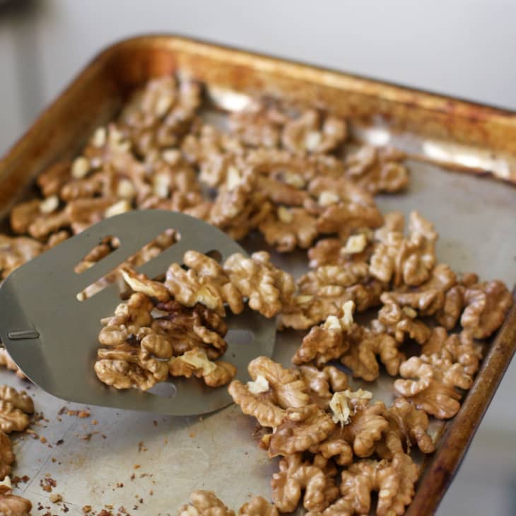 How to Toast Almonds {Oven or Stovetop} - FeelGoodFoodie