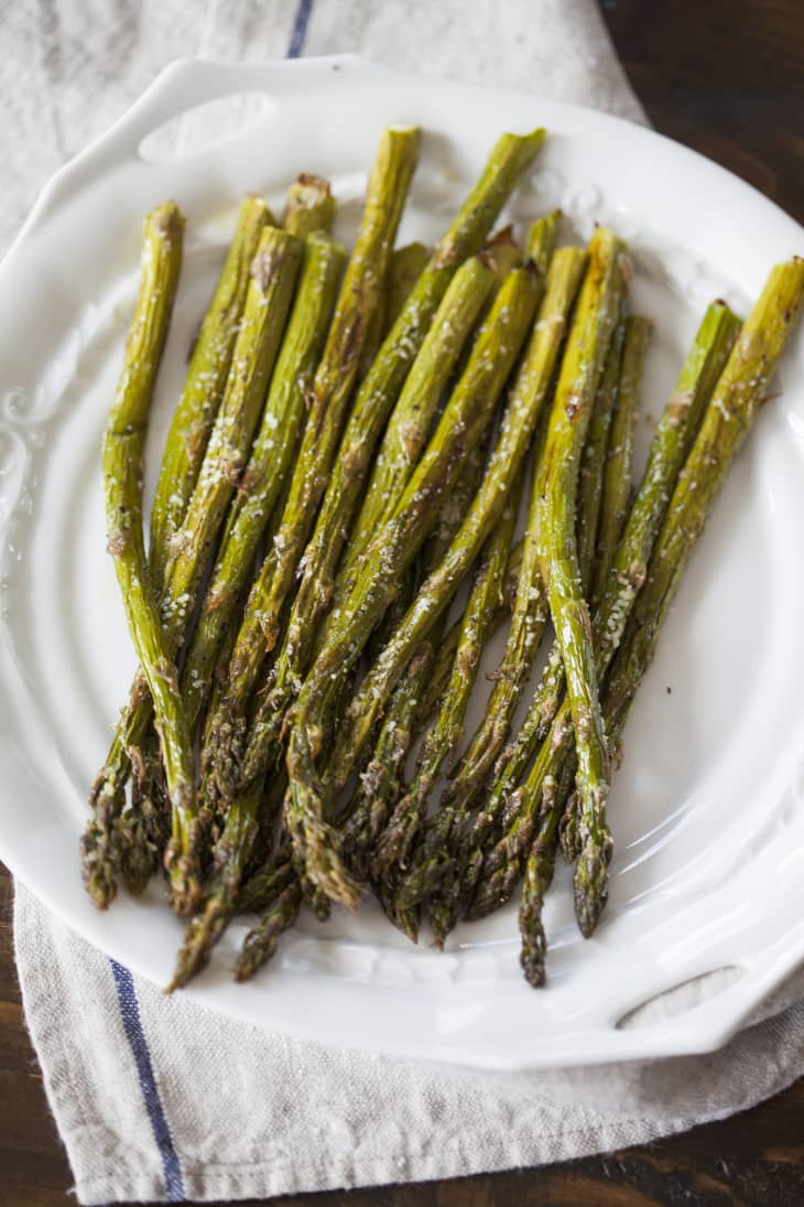 A plate of cooked asparagus