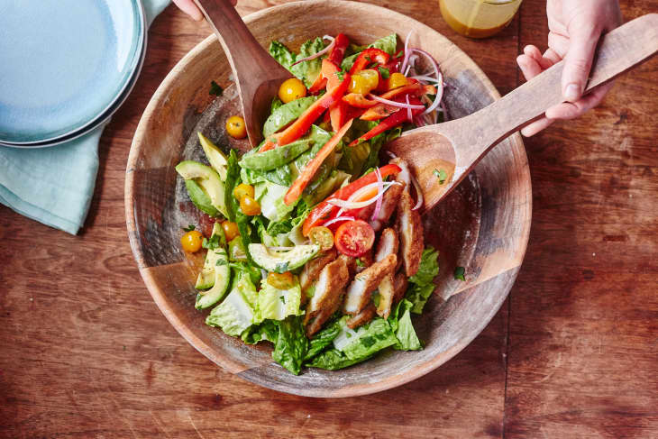 how to serve salad dressing at a party GENIUS SUMMER PARTY SALAD HACK!!  THE ONLY WAY to serve salad! How smart  is this?? SAVE THIS AND SHARE WITH EVERYONE for all your summer bbqs this  year!! How smart is this?? Serve your salads in cups
