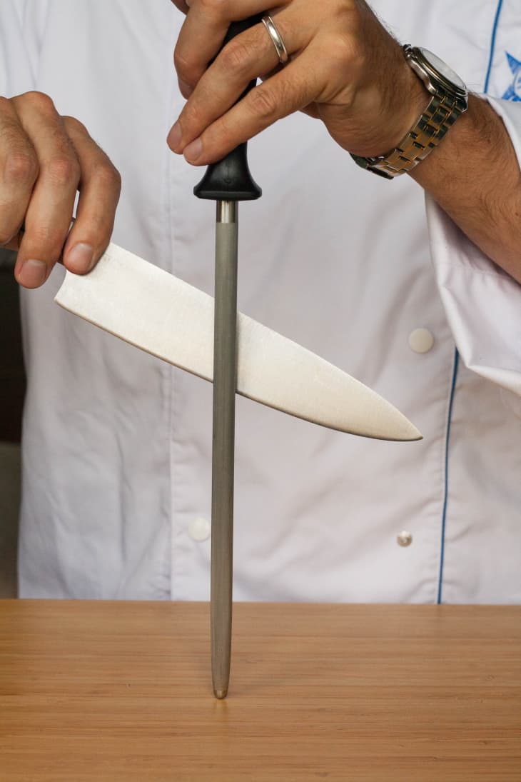 Grilling knives that do not sharpen