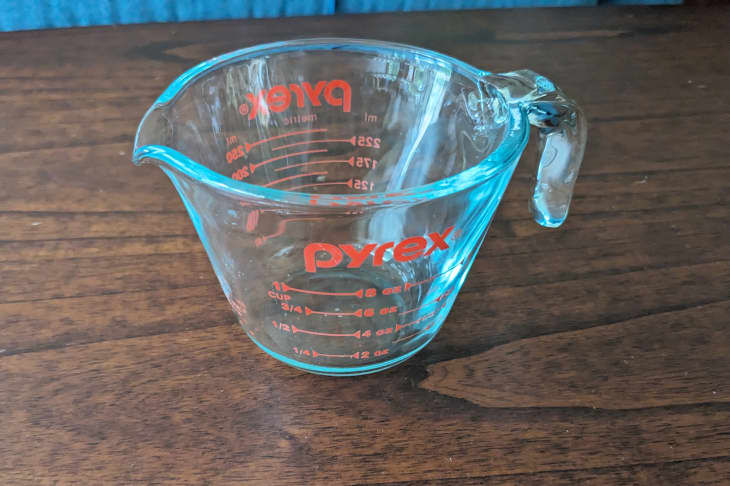 https://cdn.apartmenttherapy.info/image/upload/f_auto,q_auto:eco,w_730/k%2Fshopping%2F2023-07%2Fpyrex-prime-day%2Fpyrex-measuring-cups-2