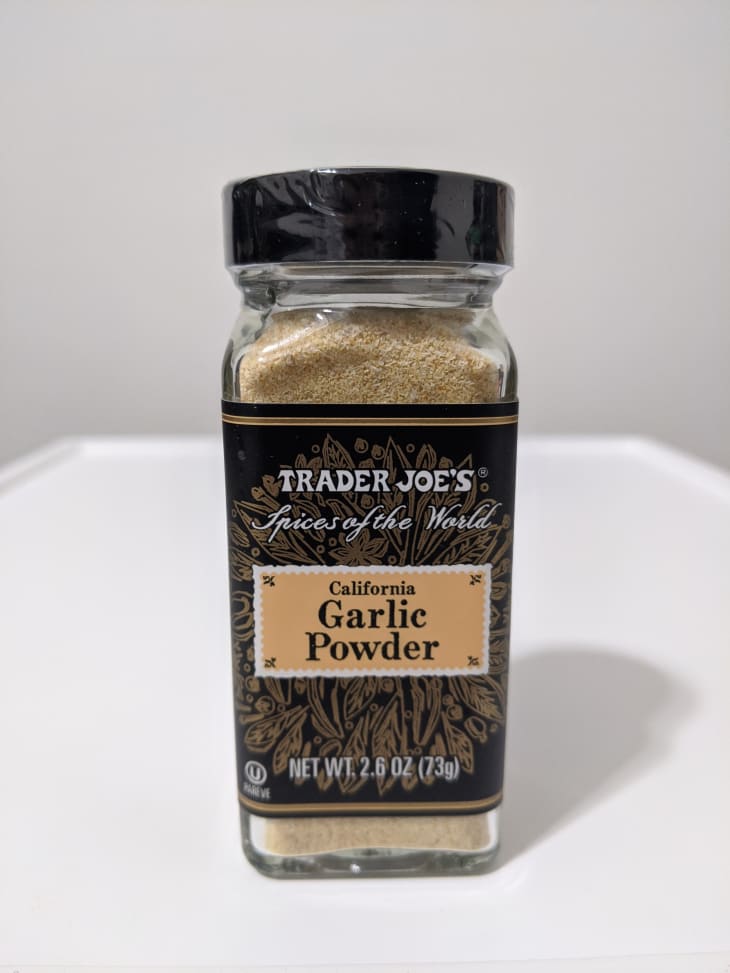 The Best Garlic Shortcuts - Garlic Powder, Jarred Garlic, Peeled Cloves ...