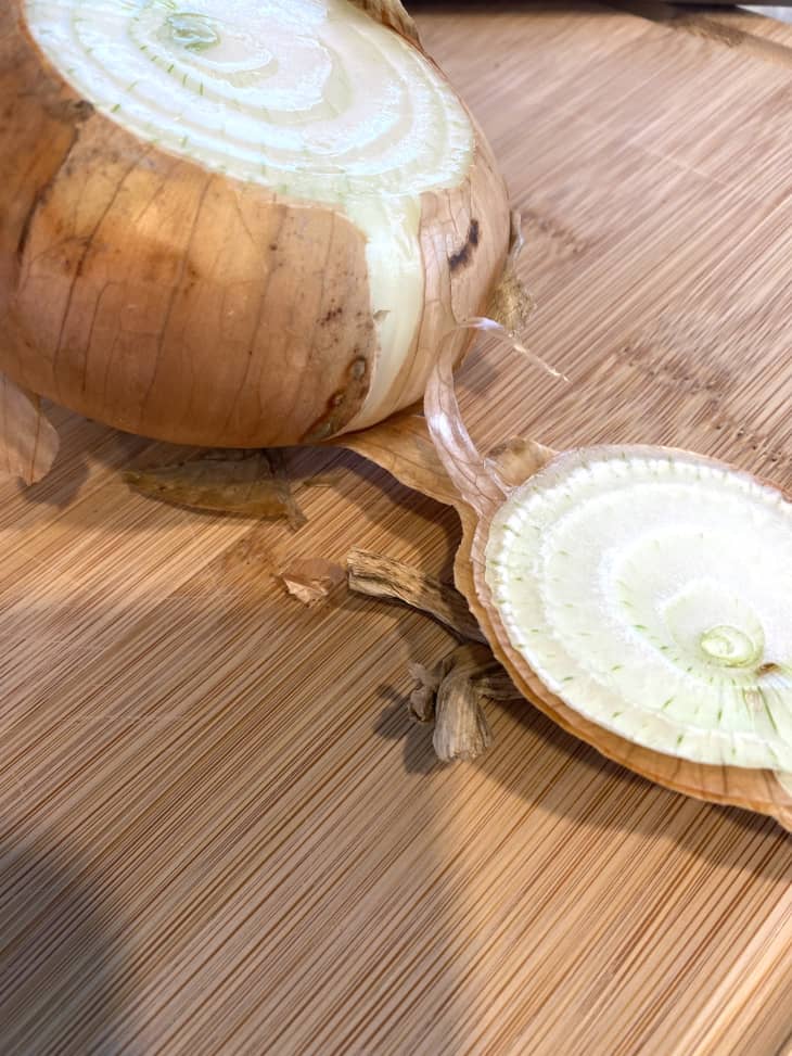 This SuperEasy Hack for Peeling Onions Will Be Your New GoTo Method