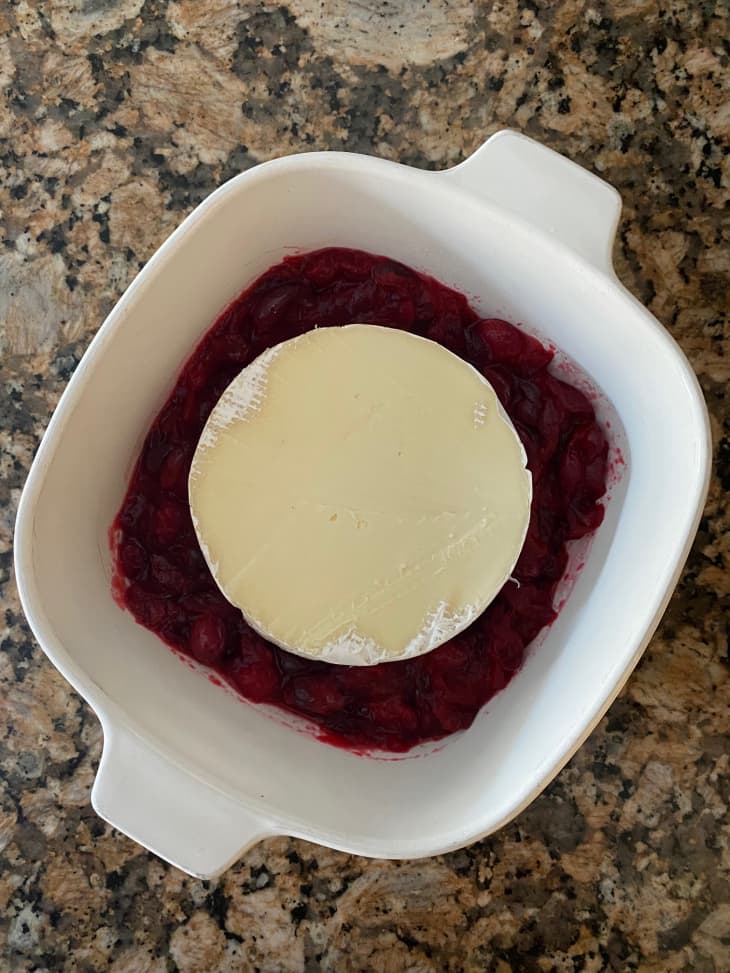 I Tried This Cranberry Sauce Baked Brie And It's The Perfect Holiday ...