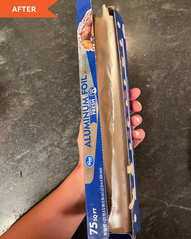 The Easiest Way to Unravel a Roll of Aluminum Foil with a Ragged Edge