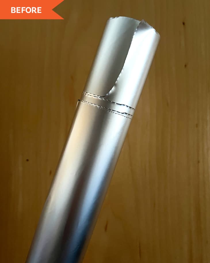 The Easiest Way to Unravel a Roll of Aluminum Foil with a Ragged Edge
