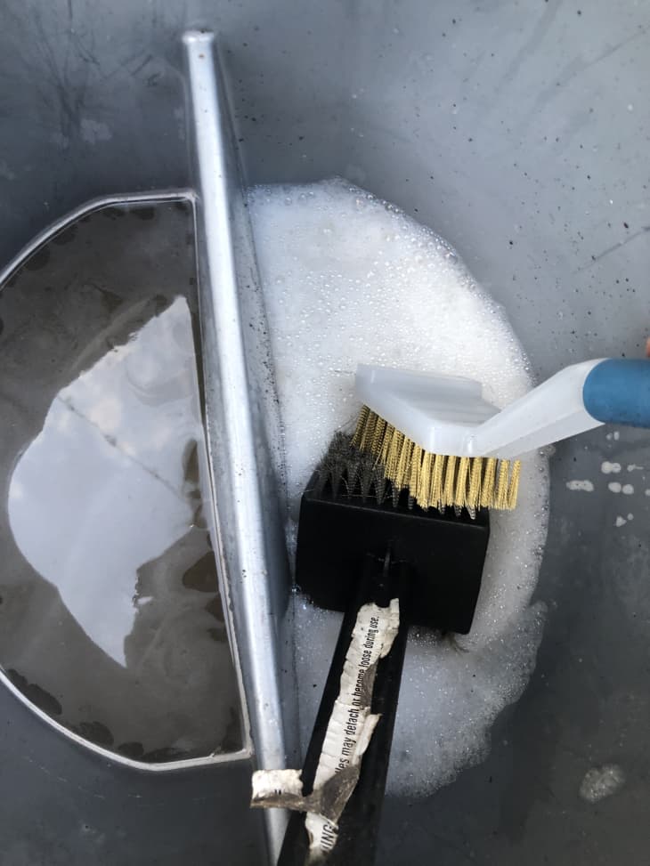 Grill brush 2025 with water