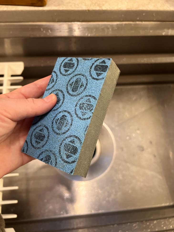 This Is the Best Kitchen Sponge, Even After a Week of Scrubbing The