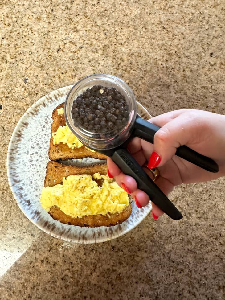 Dreamfarm Ortwo Lite OneHanded Pepper Mill Review 2023 The Kitchn