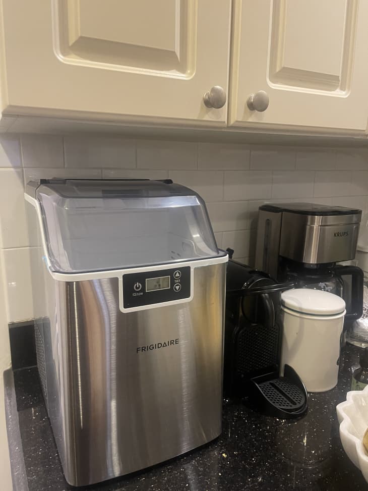 Frigidaire 44lbs Crunchy Chewable Nugget Ice Maker in Stainless
