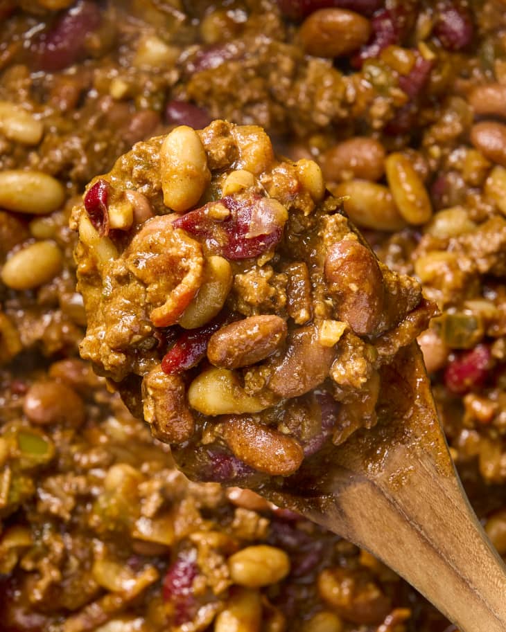 One-pot Cowboy Beans Recipe (with Beef & Bacon) 