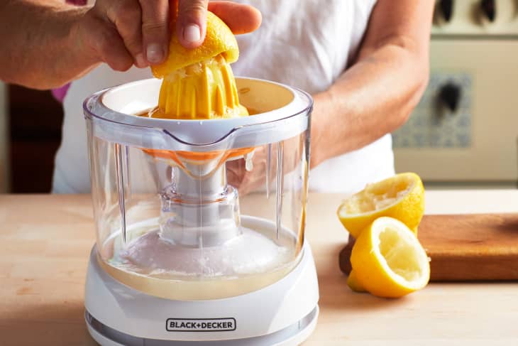 Best Way to Juice Lemons The Kitchn