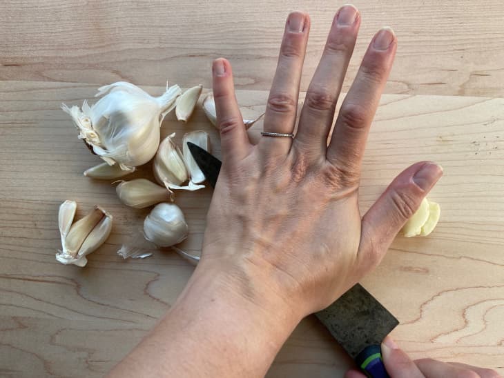 How to Peel Garlic Quickly — The Fastest Easiest Way to Peel Garlic