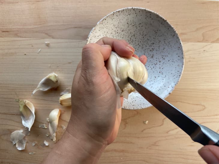 How to Peel Garlic Quickly — The Fastest Easiest Way to Peel Garlic