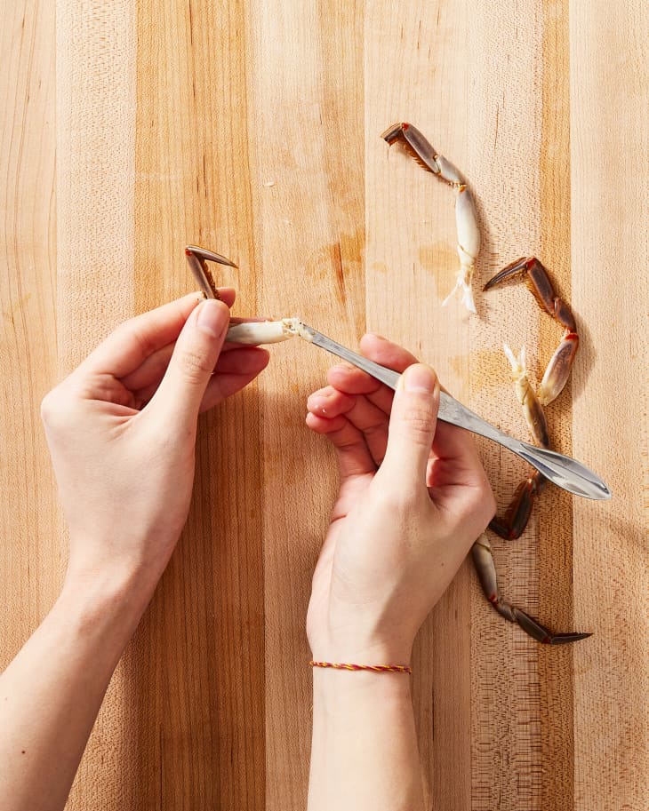 How to Eat a Crab A StepbyStep Guide The Kitchn