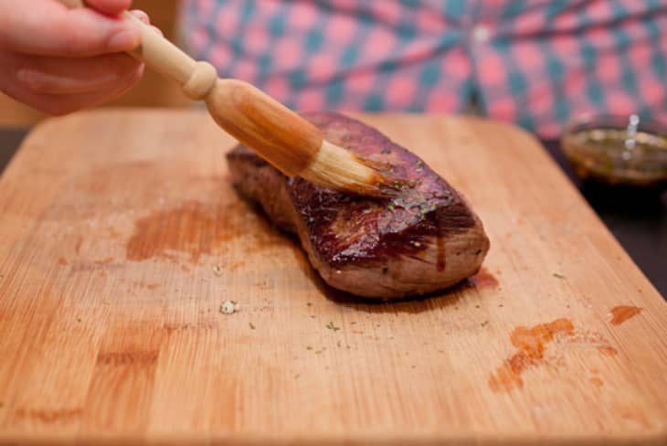 Tri tip in outlet cast iron skillet