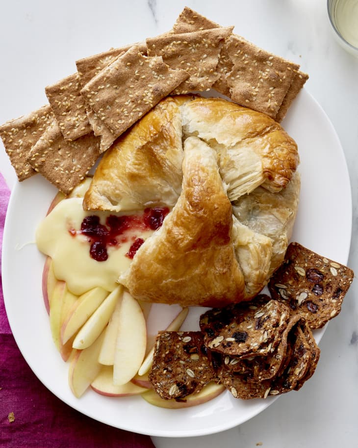 Baked Brie in Puff Pastry Recipe (Easy, With Topping Suggestions) The