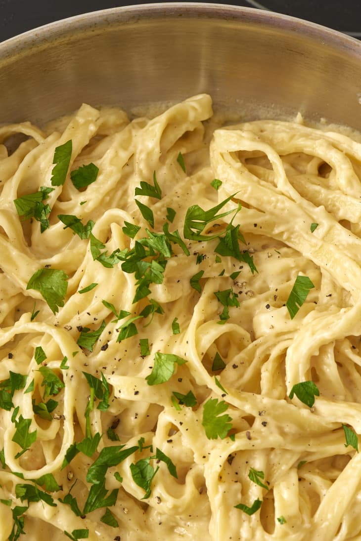 How To Make Classic Chicken Alfredo Pasta The Easiest, Simplest Method