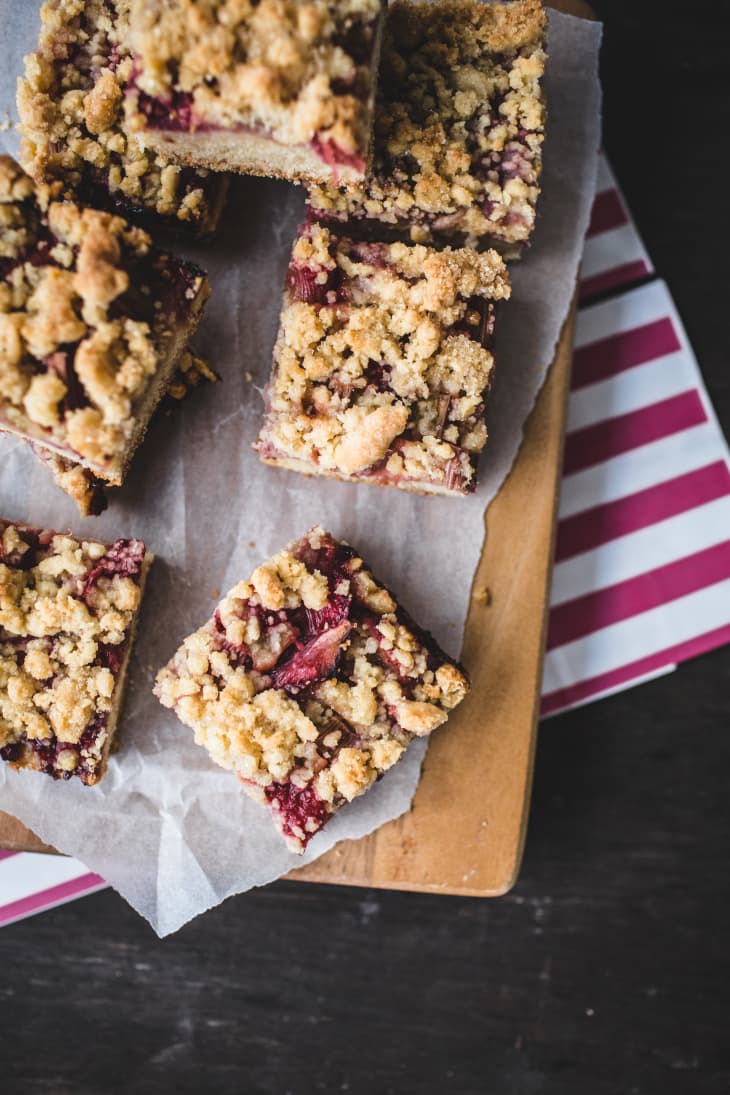Recipe StrawberryRhubarb Streusel Bars The Kitchn