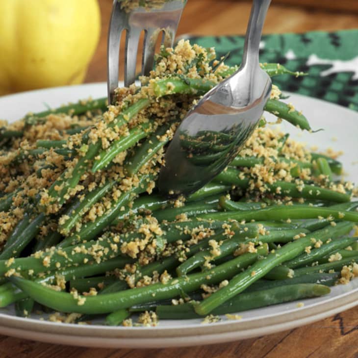 Recipe Lemony Green Beans With Almond Breadcrumbs The Kitchn