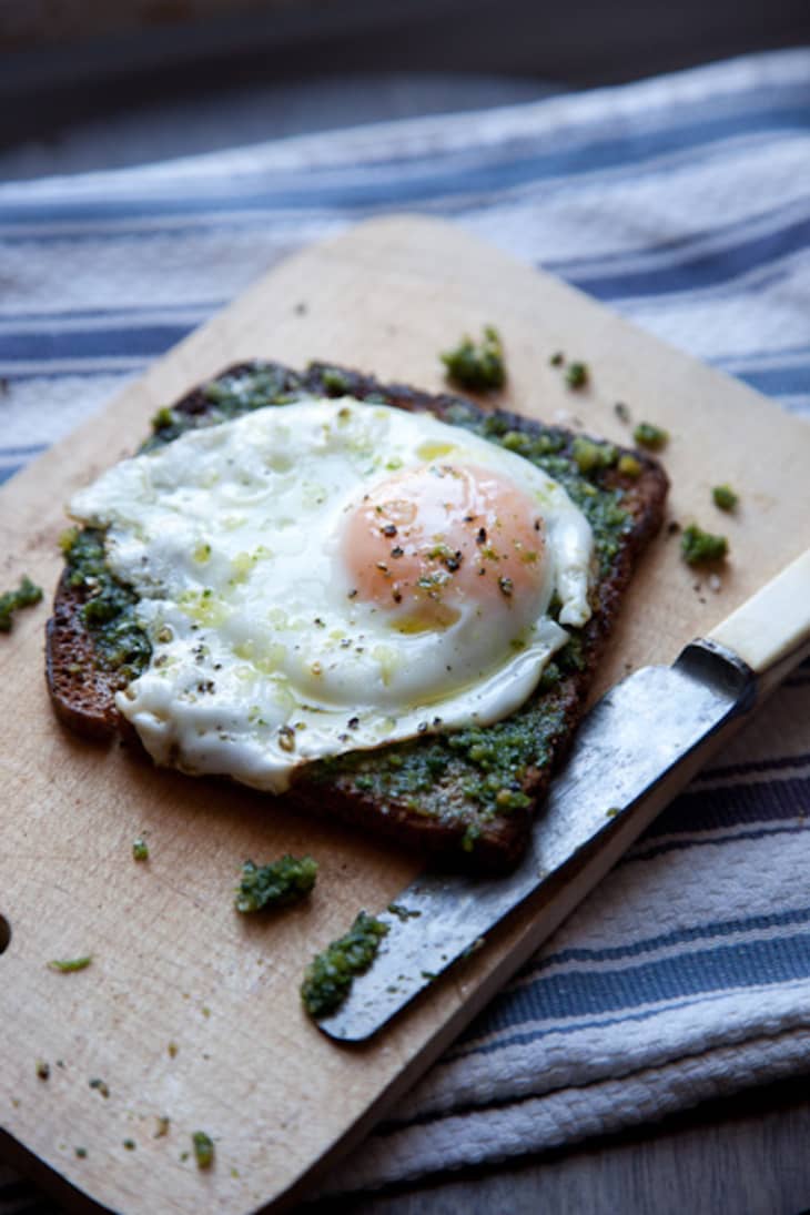Recipe Green Beans with Almond Pesto Under an Egg The Kitchn