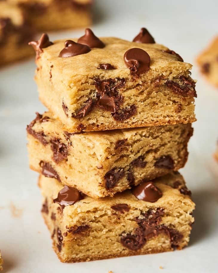 Blondies Recipe (Easy, OneBowl Prep) The Kitchn