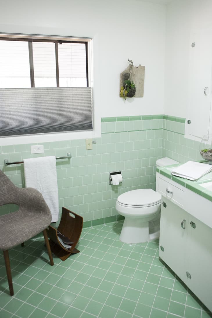 12 Retro Bathroom Ideas Cool Old Style Bathroom Photos Apartment Therapy