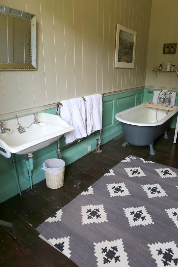 Download Beautify Your Bathroom in a Weekend: Super Easy Ideas for an Instant Style Boost | Apartment Therapy