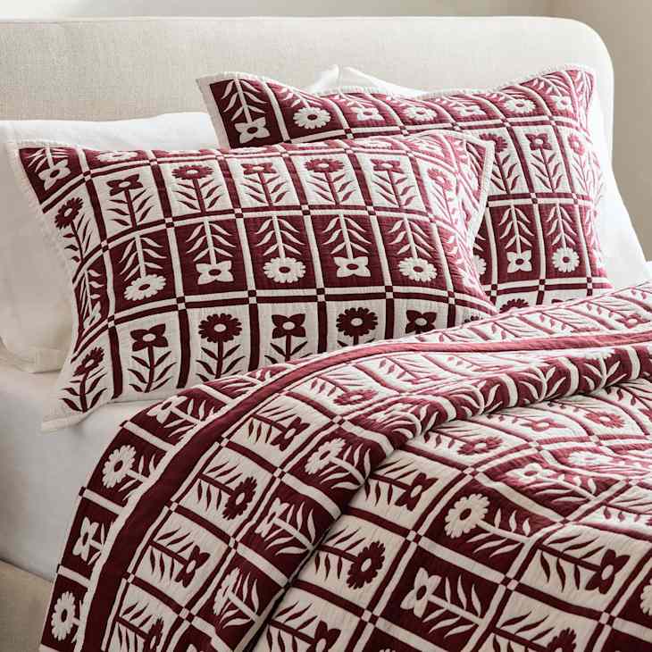 The Quince Jacquard Floral Coverlet Set Looks Vintage  display picture 1