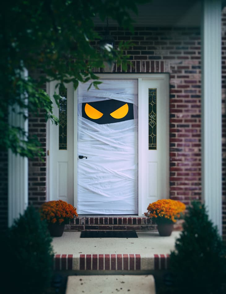 halloween booth idea with mummy