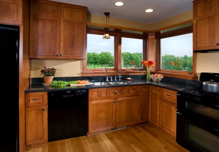 7 Kitchen Cabinet Color Trends on Their Way in (and Out!) in 2024 | The ...