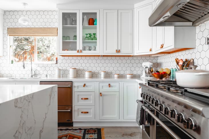 How to Organize Your Kitchen Counter: Tips from Home Builders