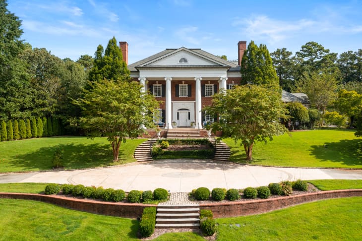 mariah-carey-has-put-her-georgia-mansion-up-for-sale-the-kitchn