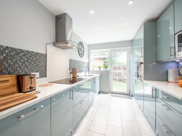 5 “Outdated” Kitchen Cabinet Trends on Their Way Out in 2025 | The Kitchn