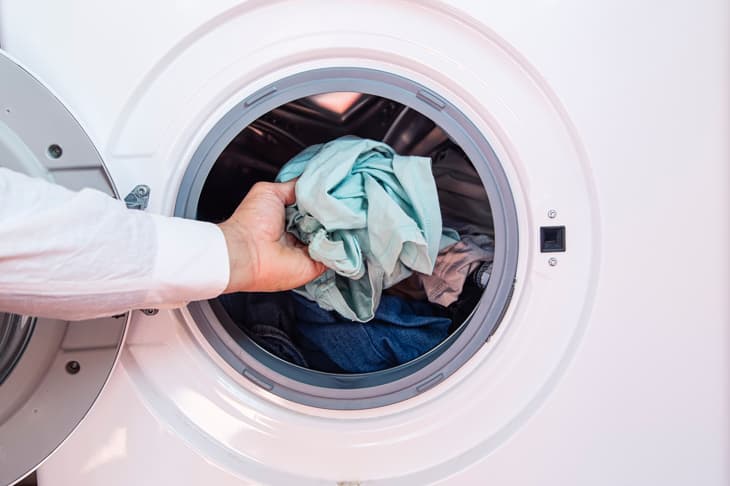 How Much Water Does a Washing Machine Use? Here's What to Check ...