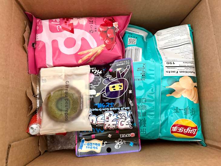 I Tried This $20 Asian Snack Mystery Box (Honest Review) | Dorm