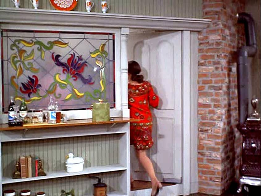 The Mary Tyler Moore Show Apartment Was the Epitome of Single Girl Cool |  Apartment Therapy