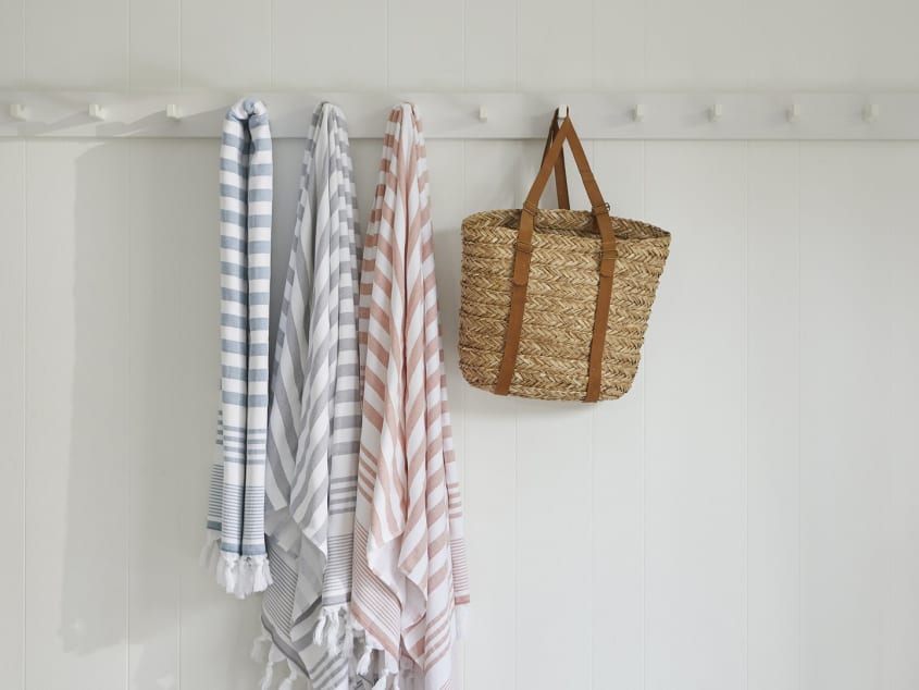 https://cdn.apartmenttherapy.info/image/upload/f_auto,q_auto:eco,w_845/at%2Fproduct%20listing%2Fparachute-turkish-towel
