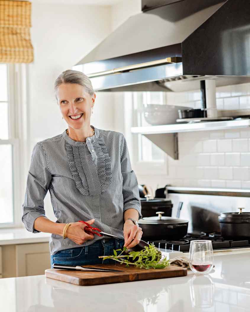An ‘80s Wood Kitchen Gets a Light, Bright, Timeless Refresh Apartment