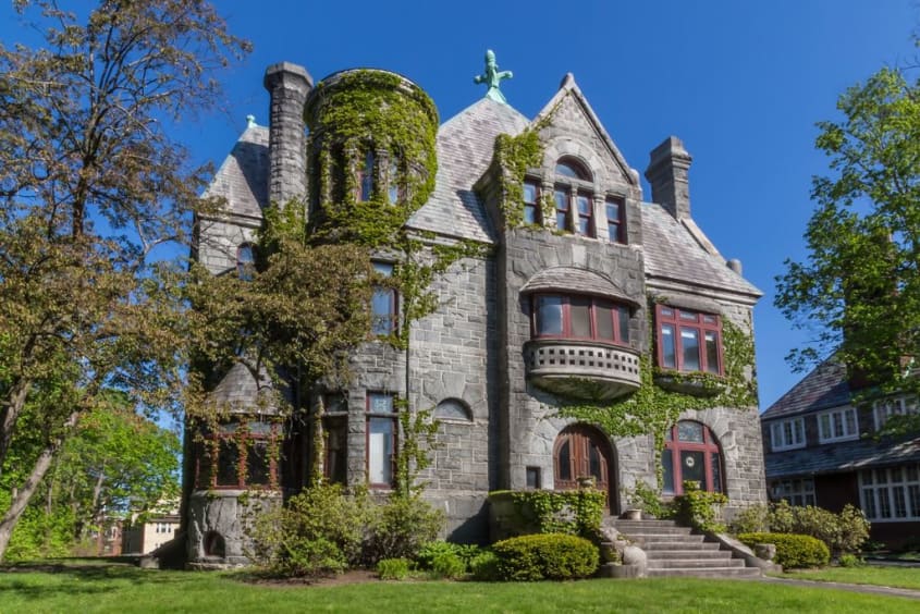 10 Old Historic Homes That Look Totally Haunted | Apartment Therapy