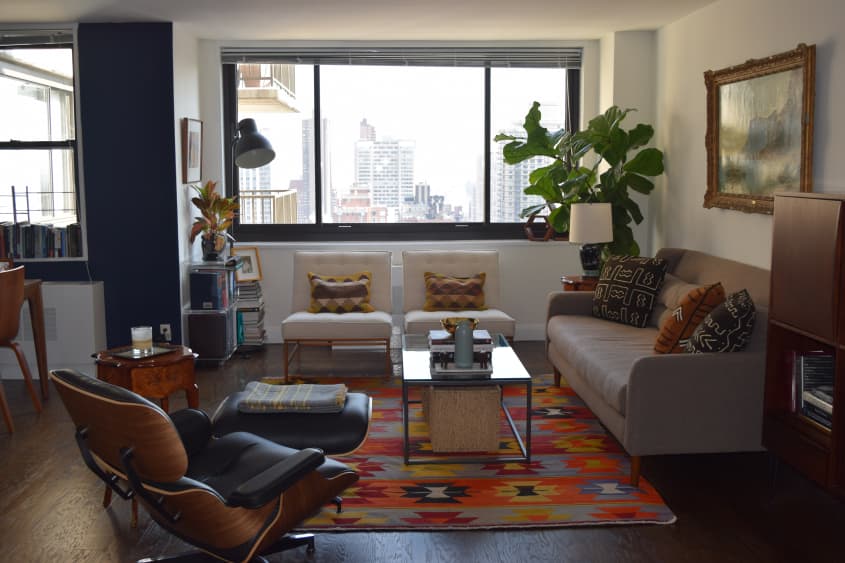 An Art Historian’s New York Apartment Filled With “Bookish Warmth